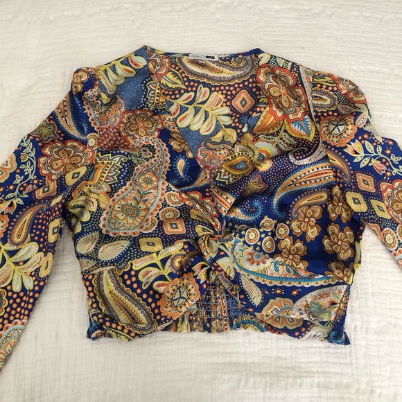 FASHION NOVA beautiful satin crop top in new condition. Rucking in back. Gorg xl - Picture 3 of 12